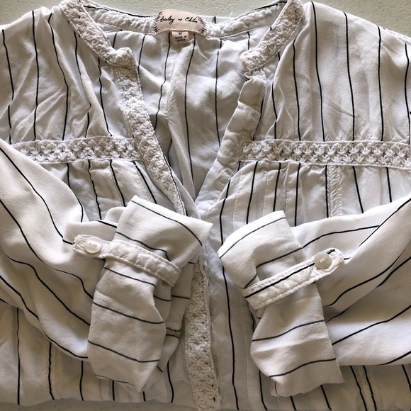 Bailey & Chloe Women Blouse Size M Stripes V Neck Roll tab Sleeve Flowy Summer - Picture 9 of 15